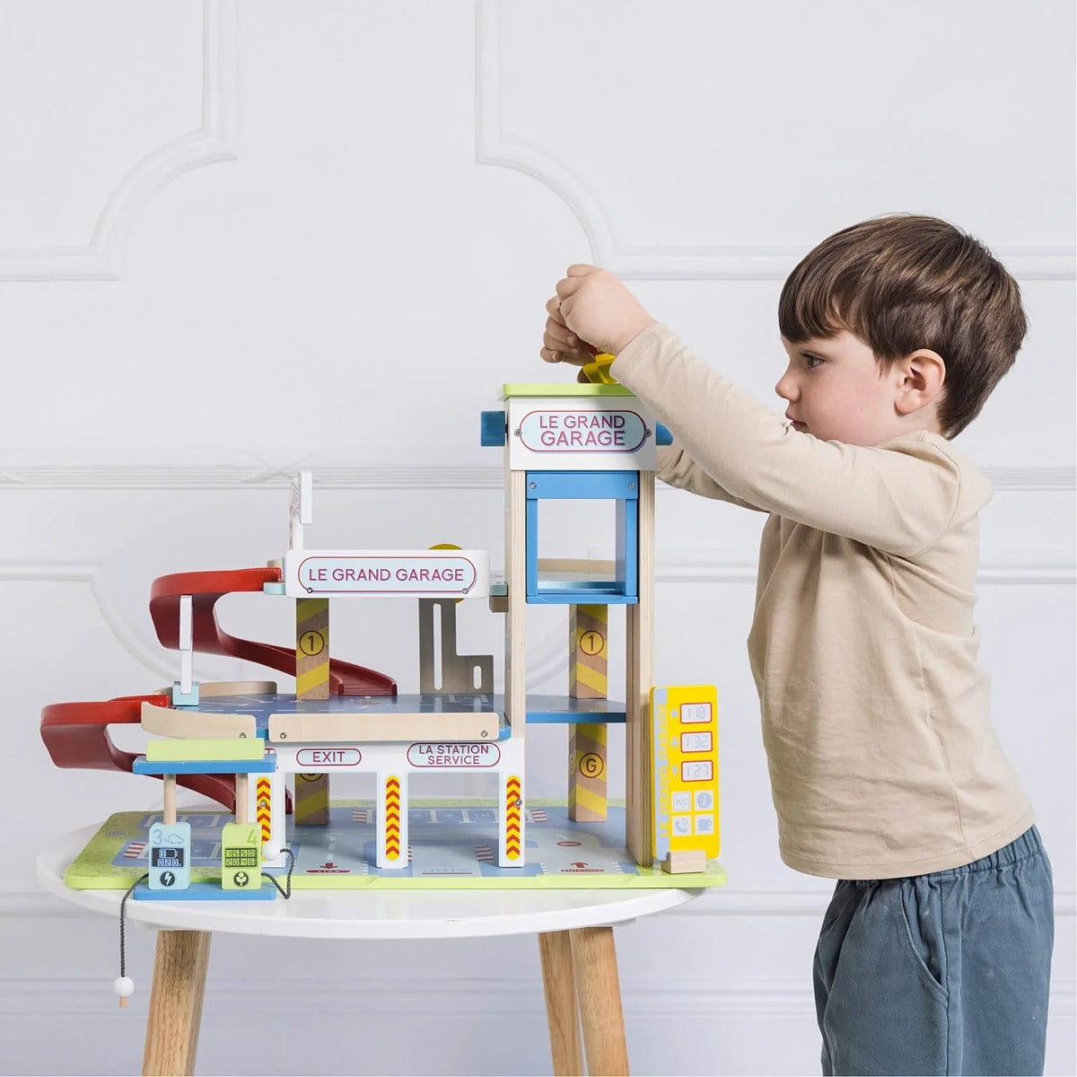 Le Grand Wooden Garage | Parkette.
