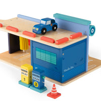 Avenue Du Moulin Wooden Gas Station - Parkette.