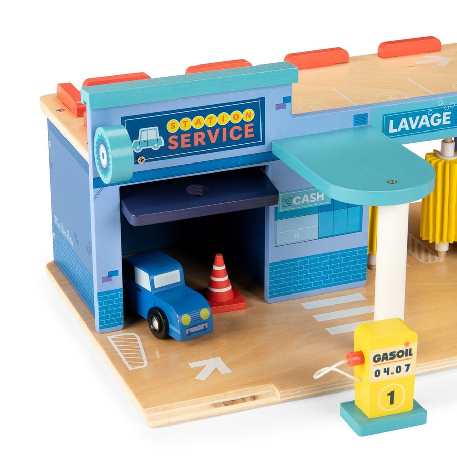 Avenue Du Moulin Wooden Gas Station - Parkette.
