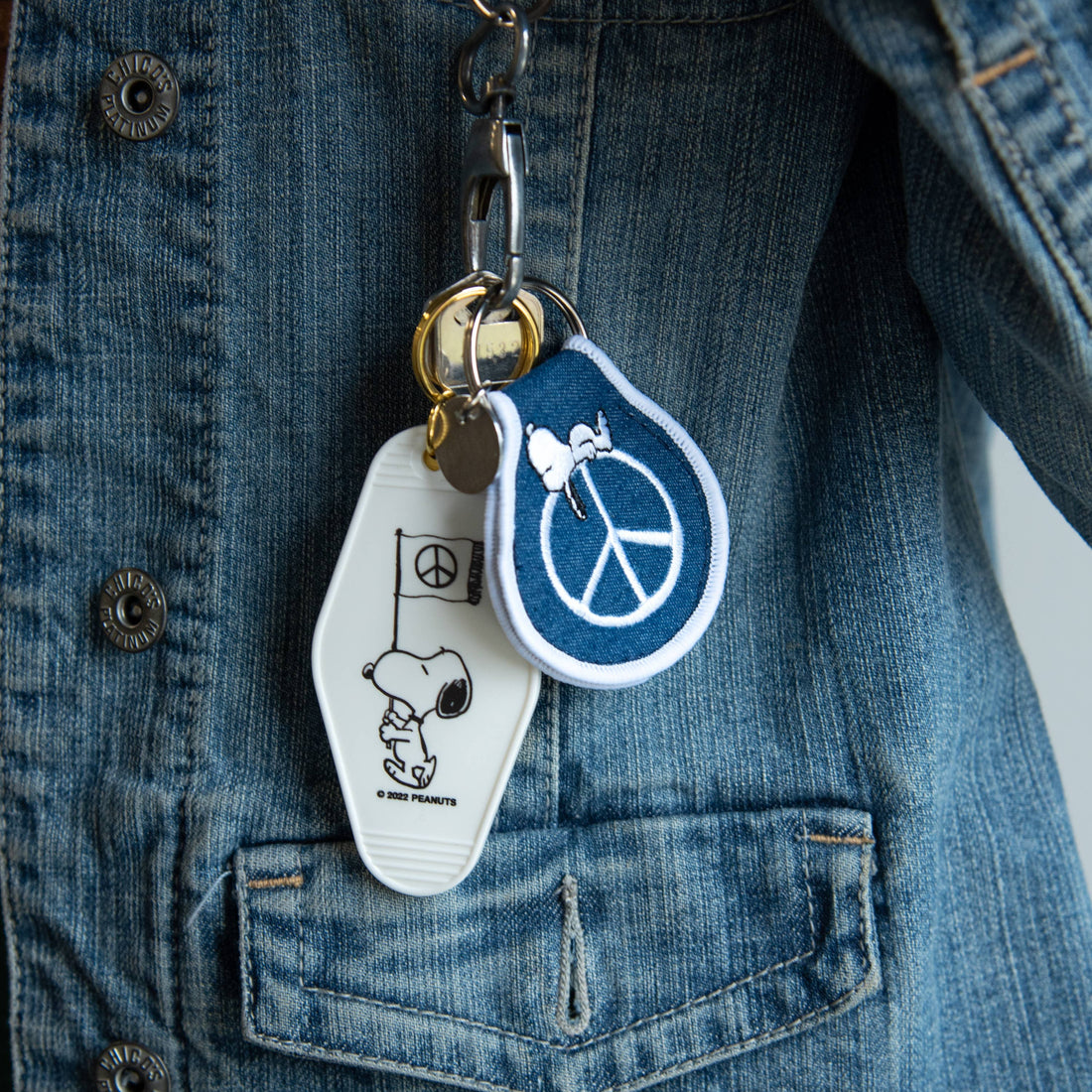 3P4 x Peanuts® - Snoopy Peace Patch Keychain - Parkette.